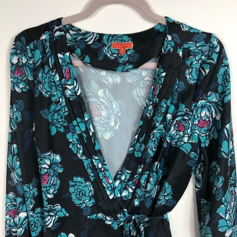 ModCloth‎ wrap top - Picture 3 of 10